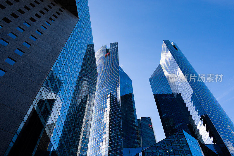 法国兴业银行双子塔外景，位于巴黎的法国银行总部- la Défense